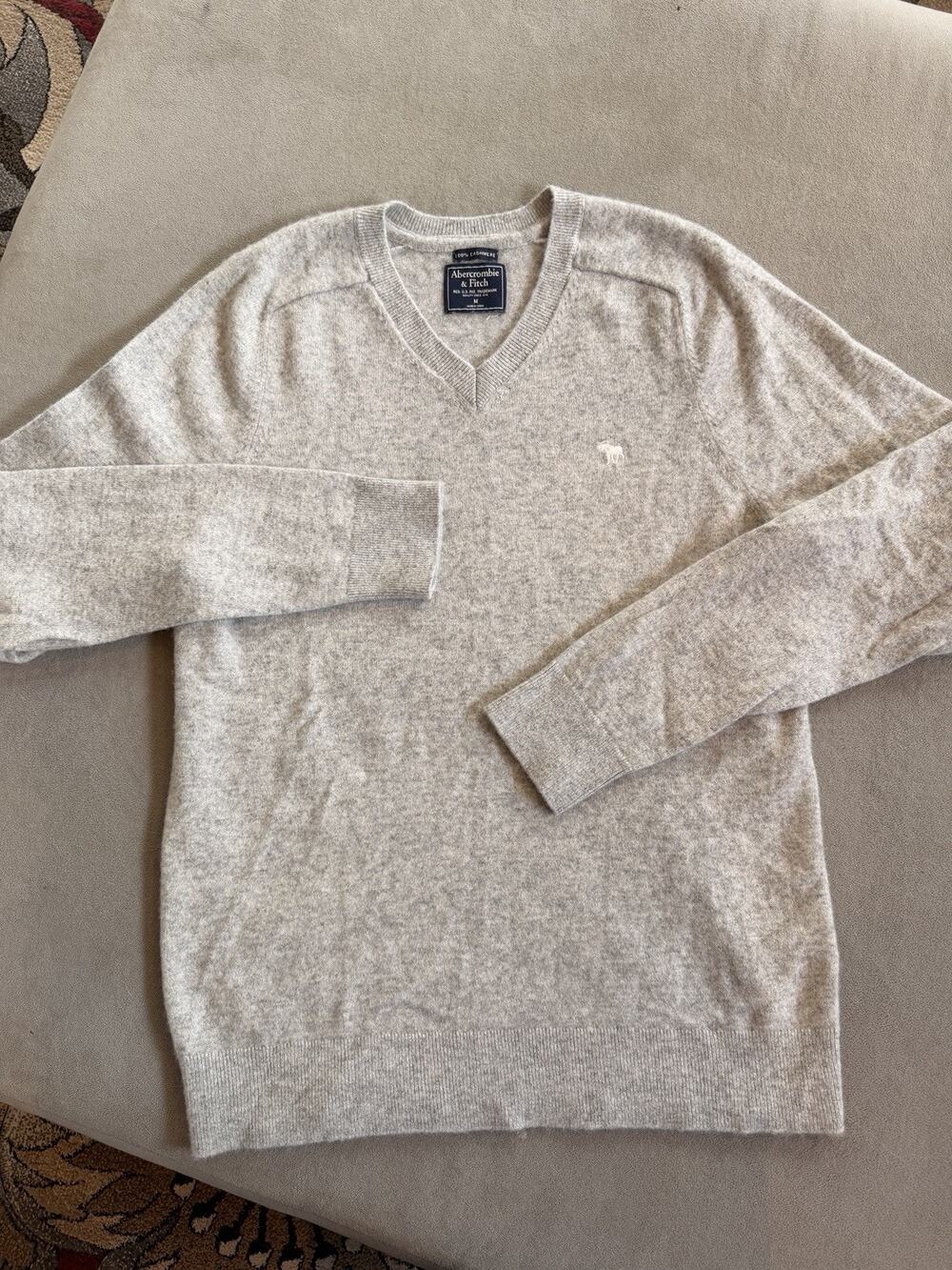 Abercrombie & Fitch V Neck Sweater 100% Cashmere Size Medium Light Gray